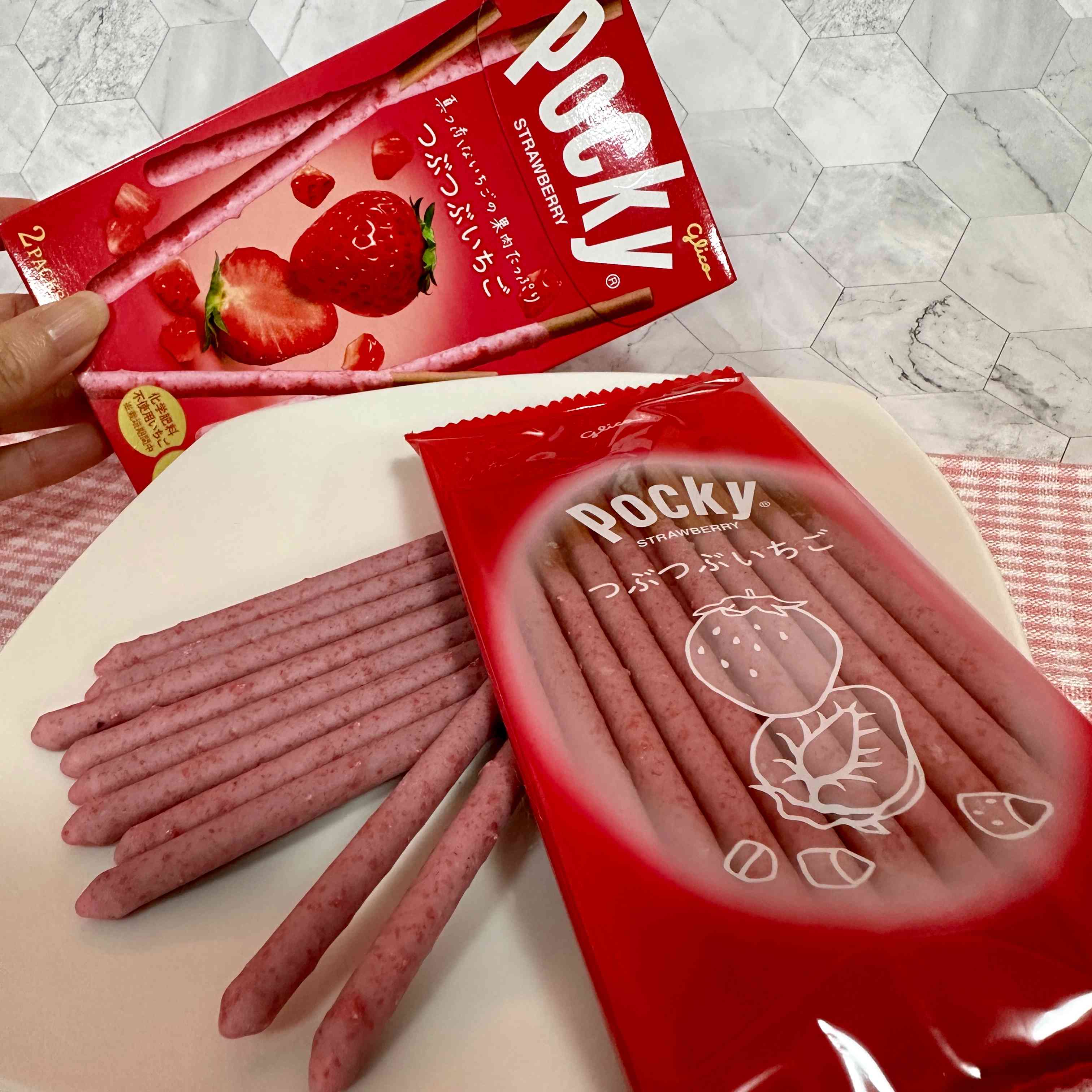 【glico】Pocky　Chunky strawberry　120pieces（1case）　6600ｇ