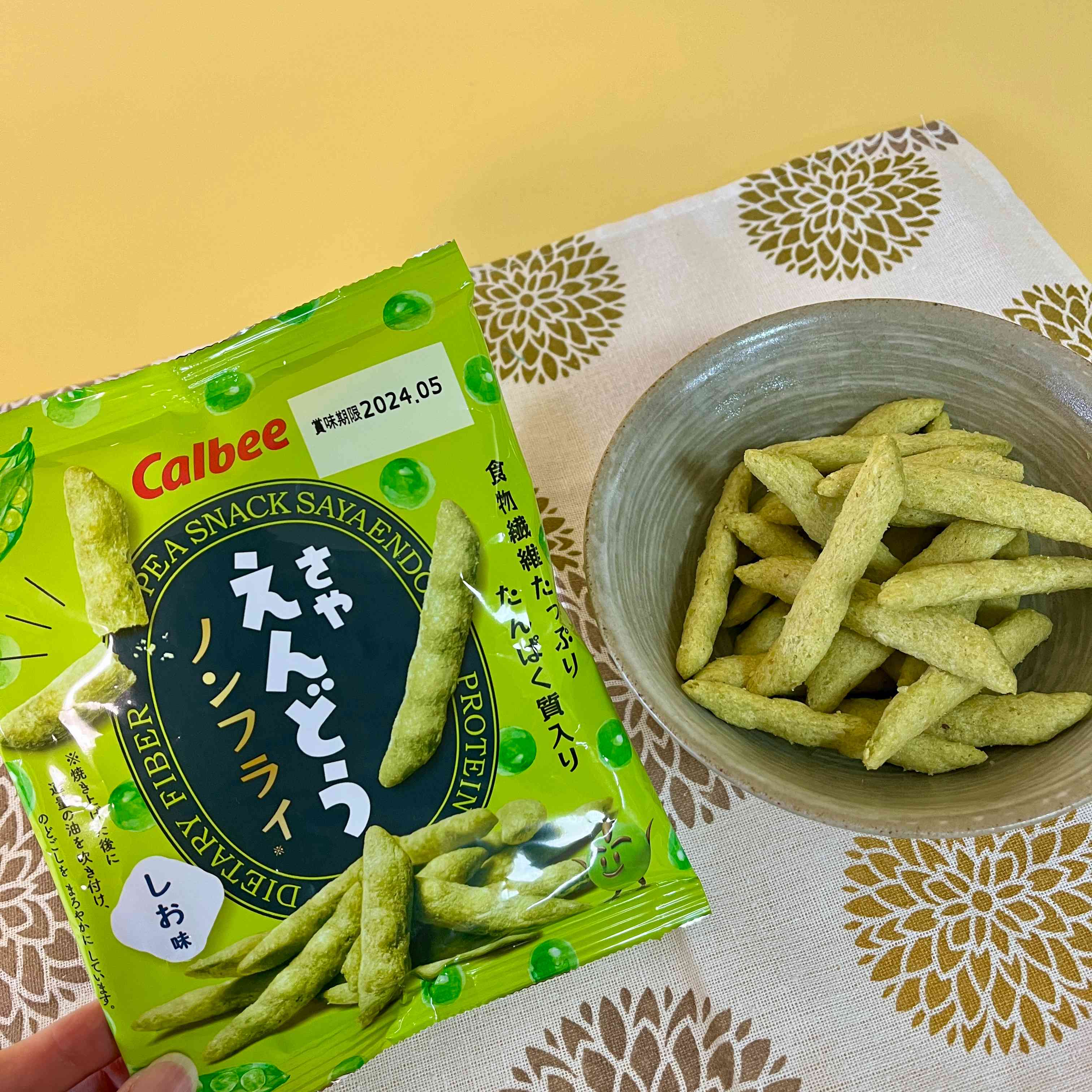 【Calbee】Soybean snack Non-fried salt flavor　24bags（1case）　624ｇ